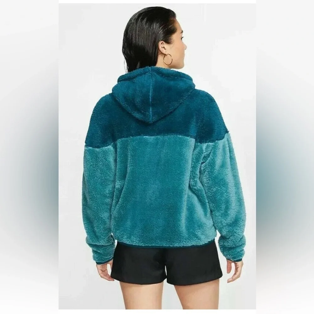 Nike WOMEN'S Sportswear Windrunner SHERPA Turquoise Teal SIZE M